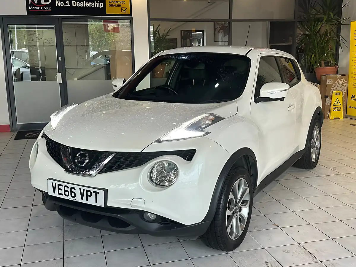 Used 2016 Nissan Juke Tekna White - Interior and Exterior details 5