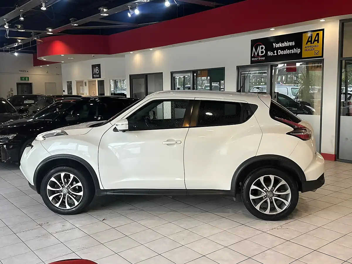 Used 2016 Nissan Juke Tekna White - Interior and Exterior details 6