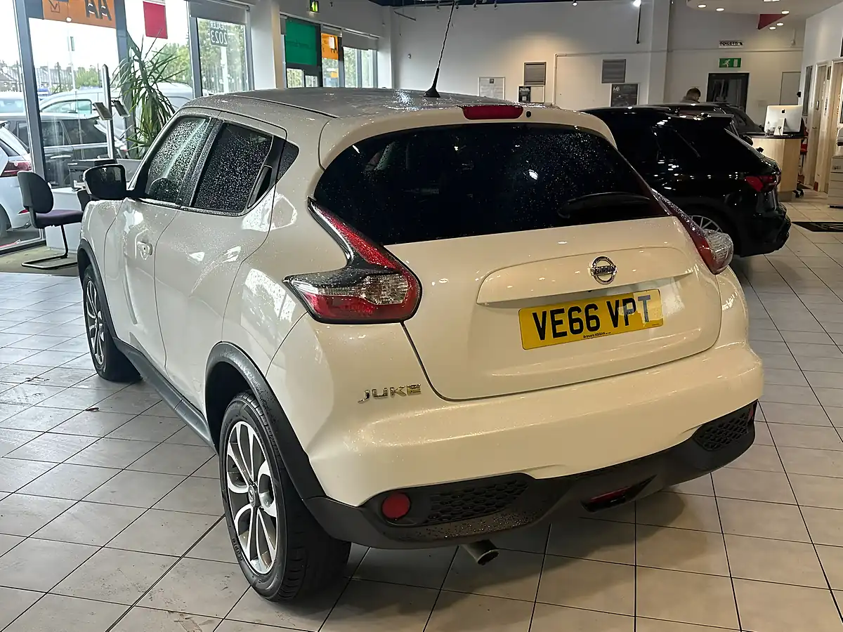 Used 2016 Nissan Juke Tekna White - Interior and Exterior details 7