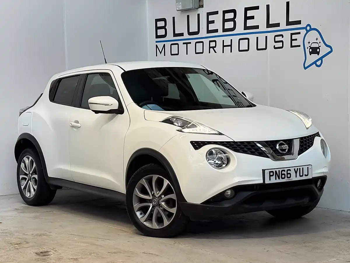 Used 2016 Nissan Juke Tekna White - Front View