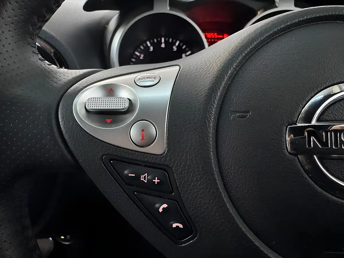 Used 2016 Nissan Juke Tekna White - Interior and Exterior details 17