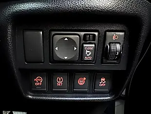 Used 2016 Nissan Juke Tekna White - Interior and Exterior details 18