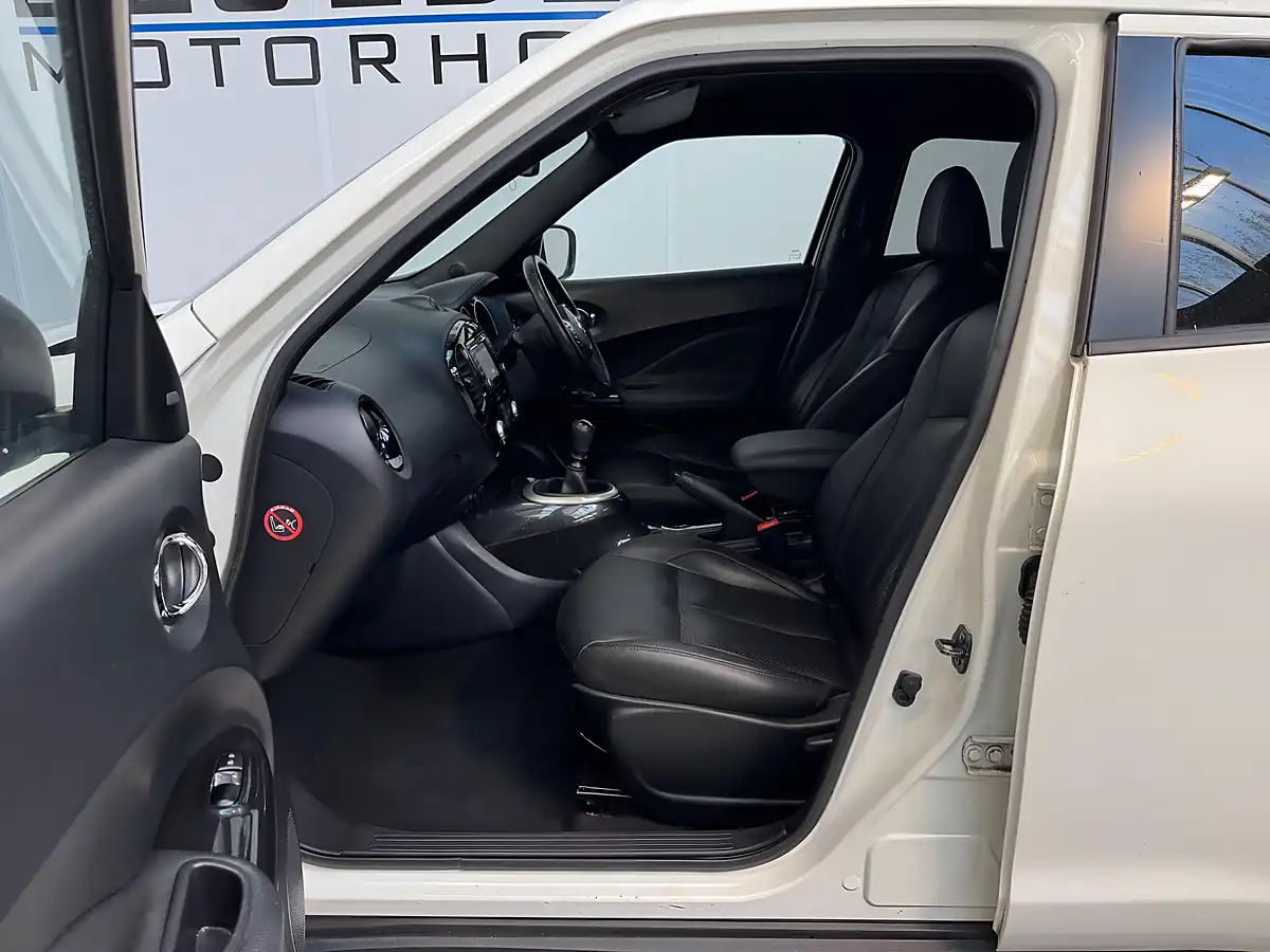Used 2016 Nissan Juke Tekna White - Interior and Exterior details 9