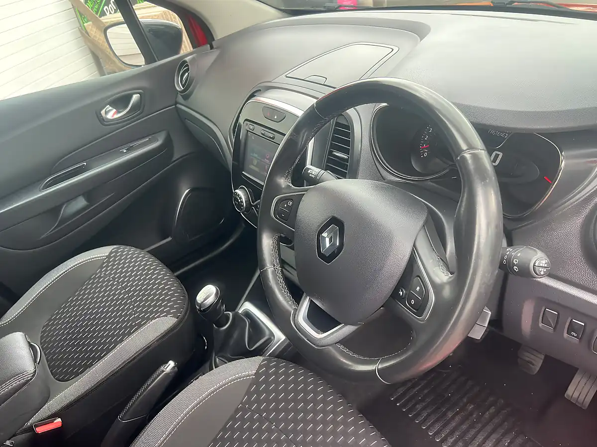 Used 2016 Nissan Juke Tekna White - Interior and Exterior details 11