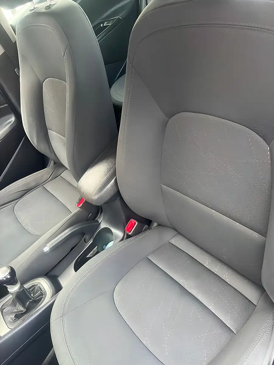 Used 2016 Nissan Juke Tekna White - Interior and Exterior details 16