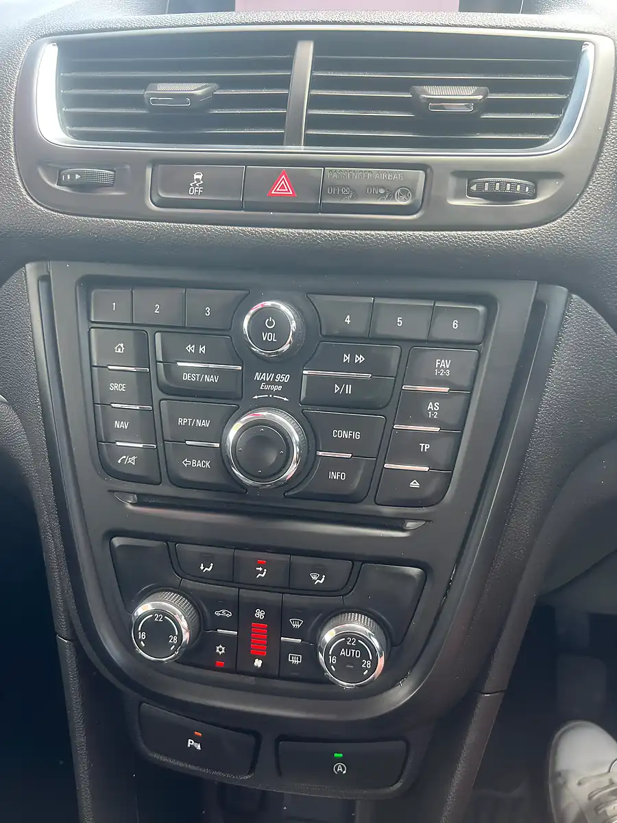 Used 2016 Nissan Juke Tekna White - Interior and Exterior details 18