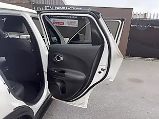 Used 2016 Nissan Juke Tekna White - Interior and Exterior details 10