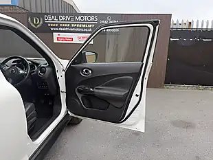 Used 2016 Nissan Juke Tekna White - Interior and Exterior details 11