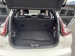 Used 2016 Nissan Juke Tekna White - Interior and Exterior details 12