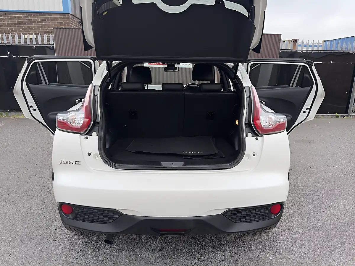 Used 2016 Nissan Juke Tekna White - Interior and Exterior details 13