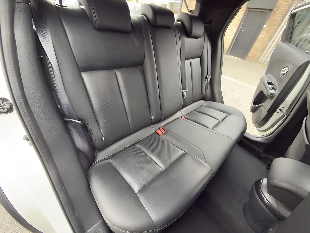 Used 2016 Nissan Juke Tekna White - Interior and Exterior details 14
