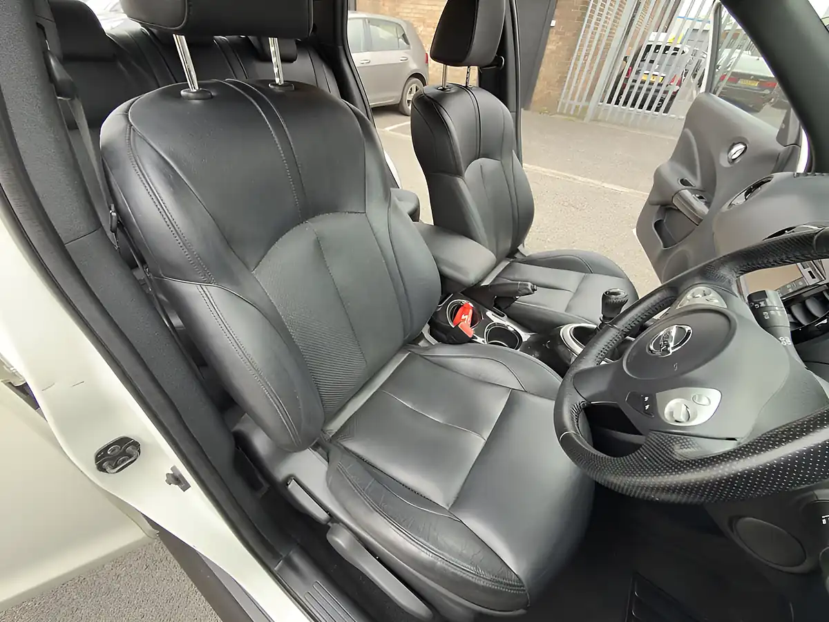 Used 2016 Nissan Juke Tekna White - Interior and Exterior details 15