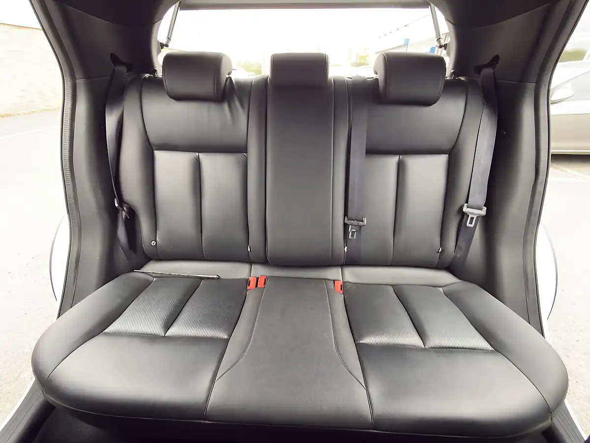 Used 2016 Nissan Juke Tekna White - Interior and Exterior details 17