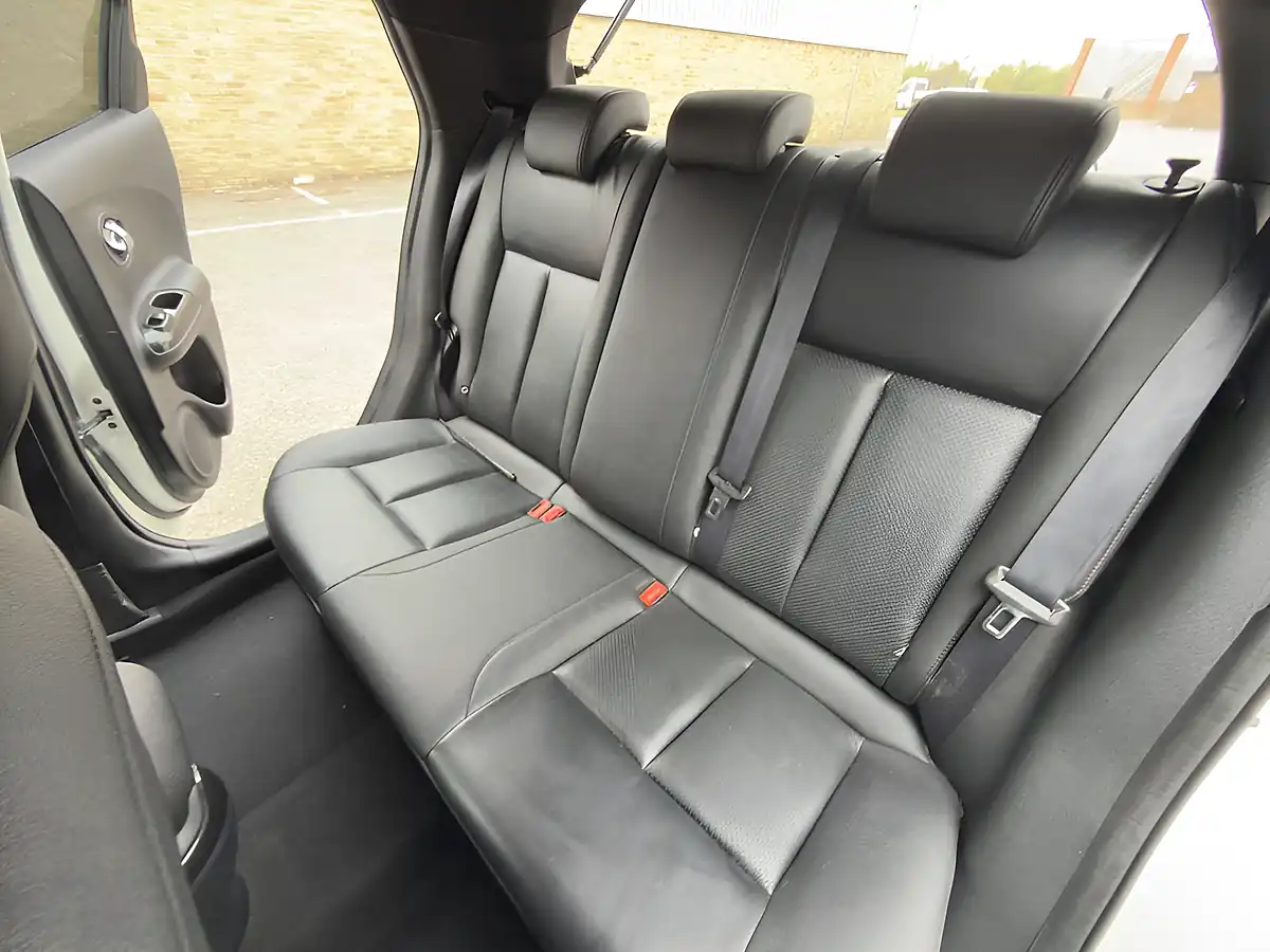 Used 2016 Nissan Juke Tekna White - Interior and Exterior details 19