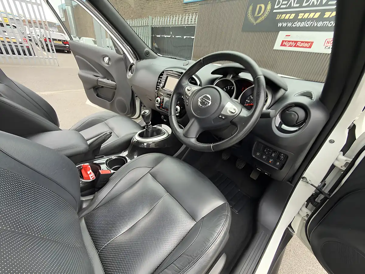 Used 2016 Nissan Juke Tekna White - Interior and Exterior details 20