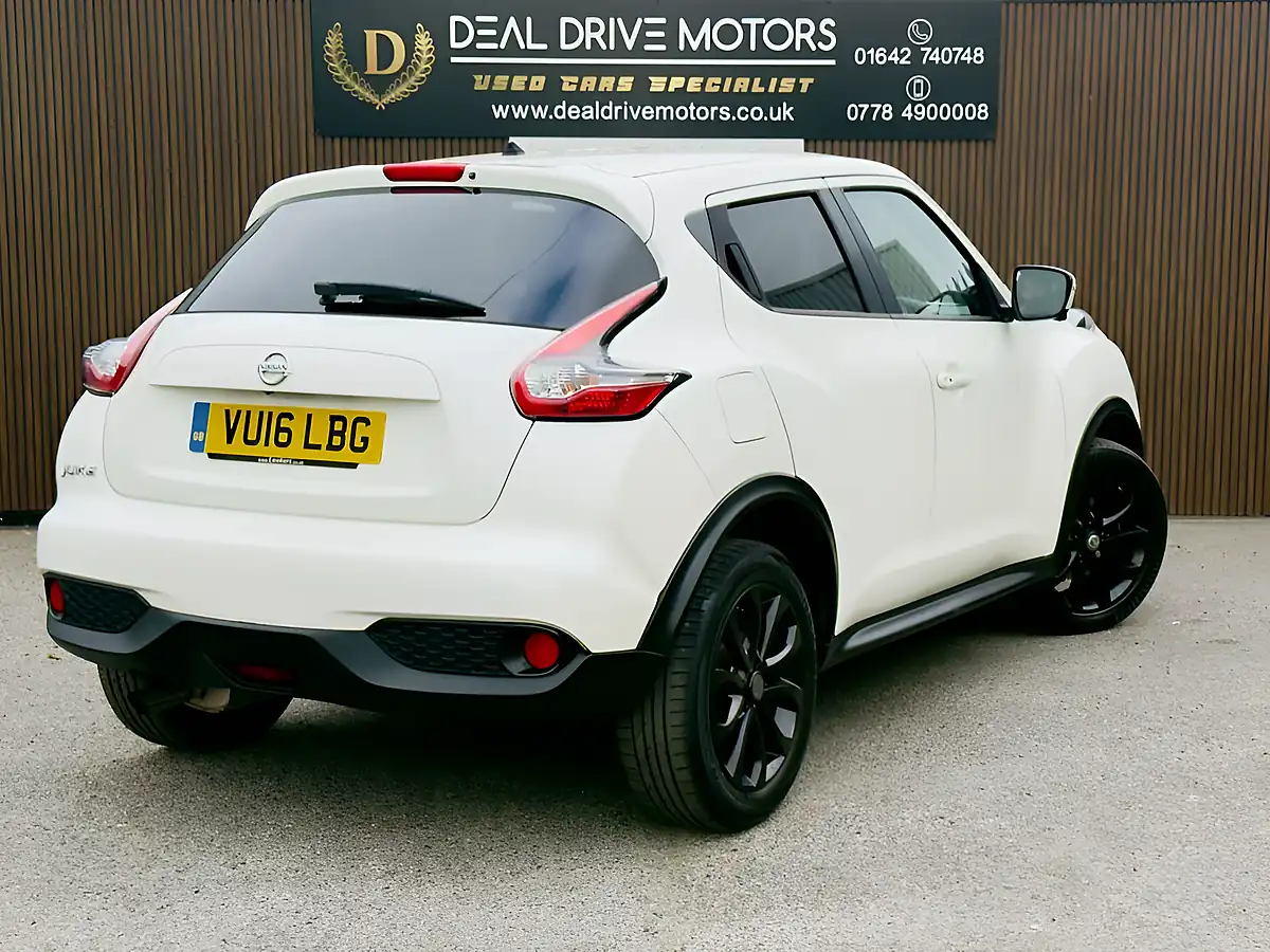 Used 2016 Nissan Juke Tekna White - Interior and Exterior details 8