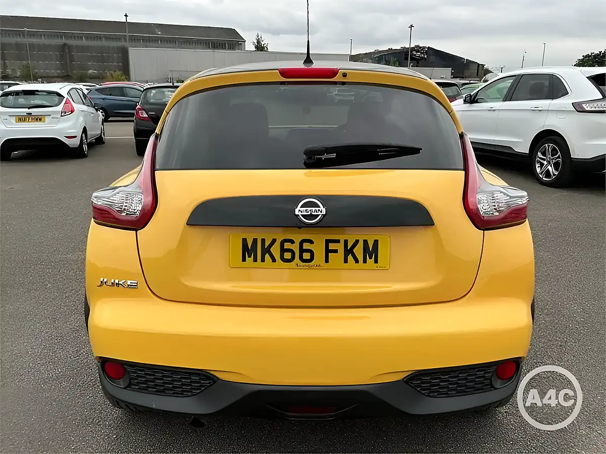 Used 2016 Nissan Juke Tekna Yellow - Interior and Exterior details 10