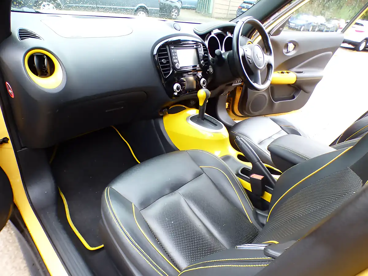 Used 2016 Nissan Juke Tekna Yellow - Interior and Exterior details 12