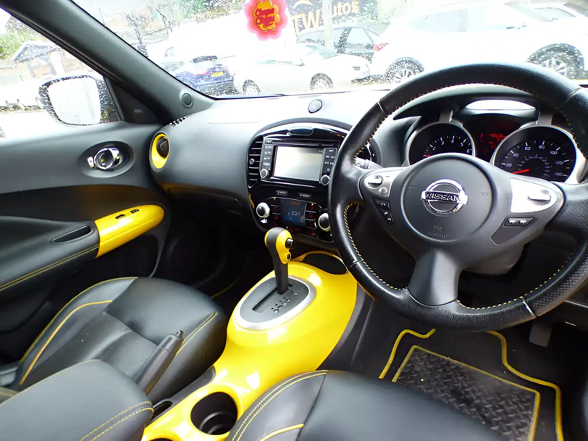 Used 2016 Nissan Juke Tekna Yellow - Interior and Exterior details 14