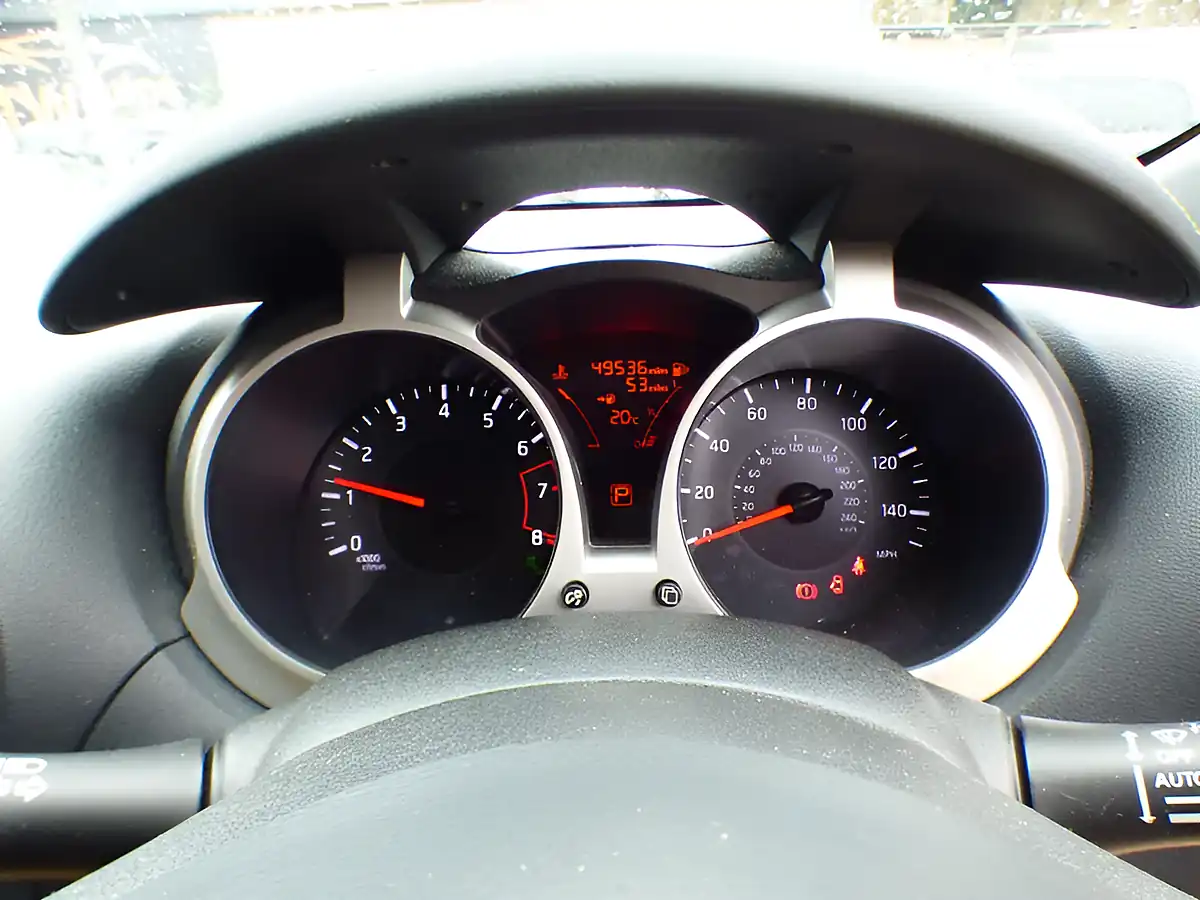 Used 2016 Nissan Juke Tekna Yellow - Interior and Exterior details 15