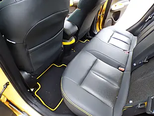 Used 2016 Nissan Juke Tekna Yellow - Interior and Exterior details 17