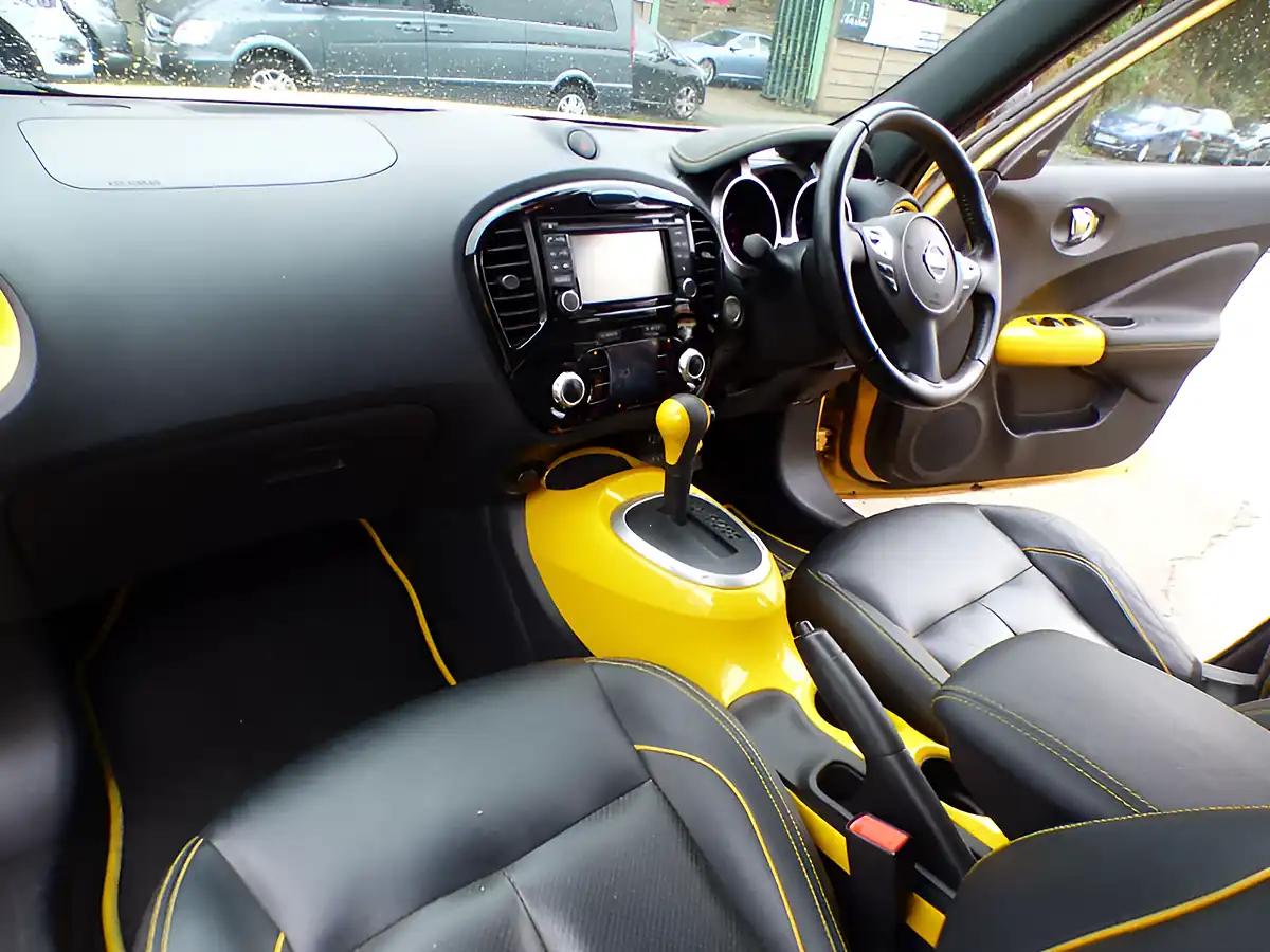 Used 2016 Nissan Juke Tekna Yellow - Interior and Exterior details 2