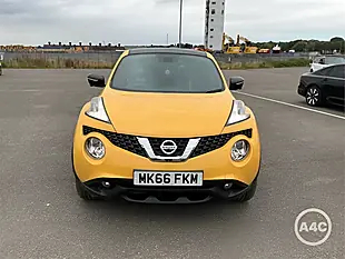 Used 2016 Nissan Juke Tekna Yellow - Interior and Exterior details 4