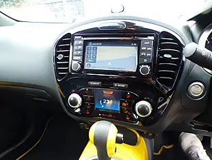 Used 2016 Nissan Juke Tekna Yellow - Interior and Exterior details 5