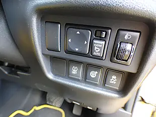 Used 2016 Nissan Juke Tekna Yellow - Interior and Exterior details 8