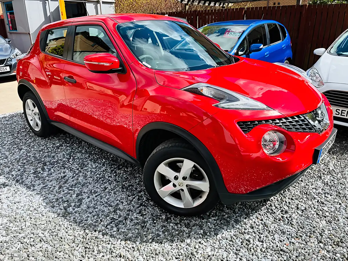 Used 2016 Nissan Juke Visia Red - Front View
