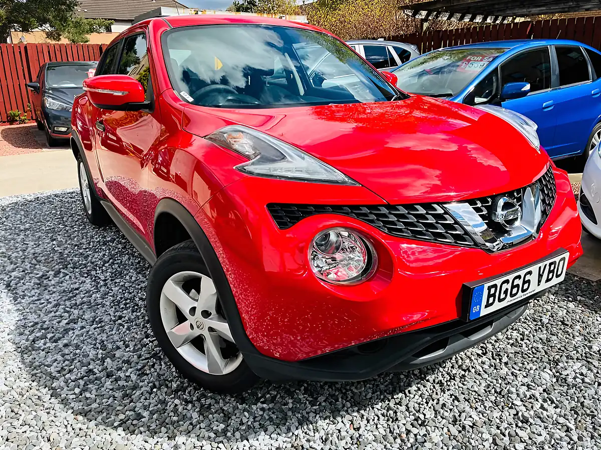 Used 2016 Nissan Juke Visia Red - Interior and Exterior details 7