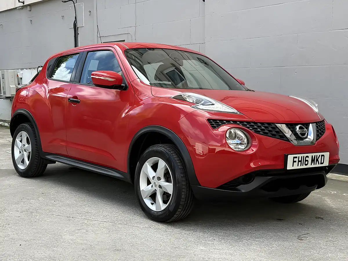 Used 2016 Nissan Juke Visia Red - Front View