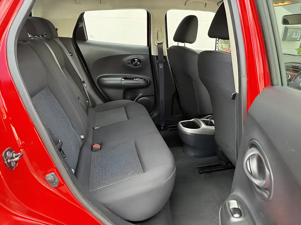 Used 2016 Nissan Juke Visia Red - Interior and Exterior details 11