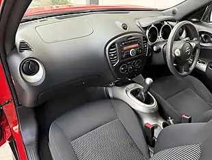 Used 2016 Nissan Juke Visia Red - Interior and Exterior details 14