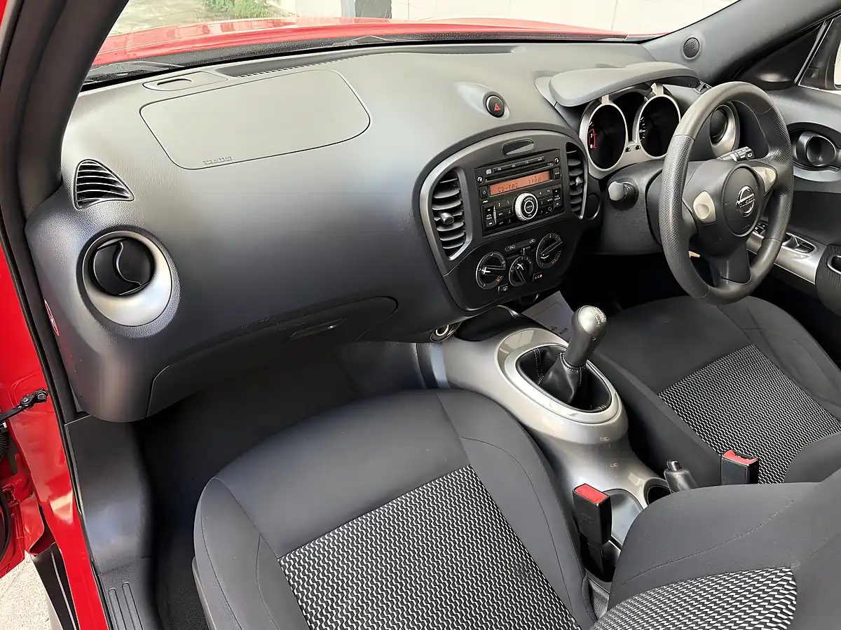 Used 2016 Nissan Juke Visia Red - Interior and Exterior details 14