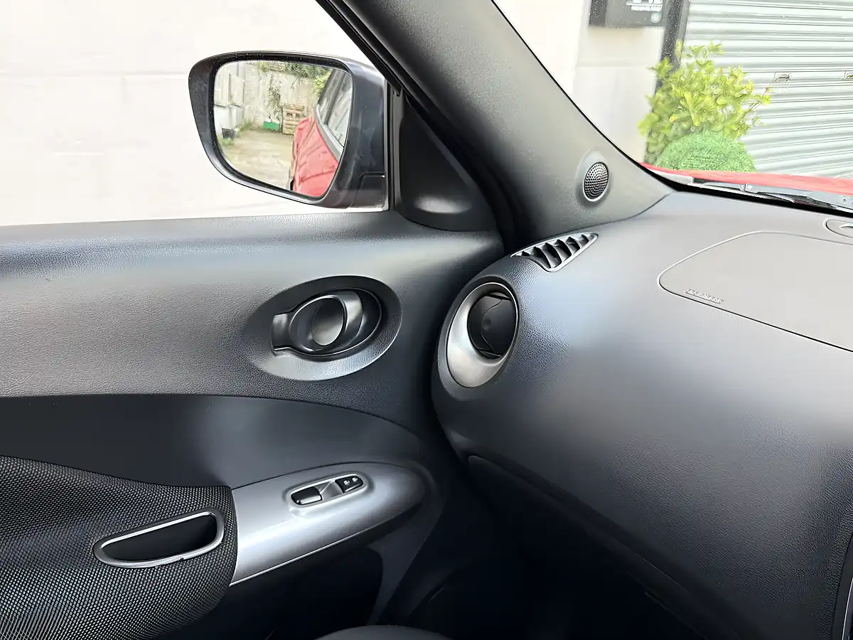 Used 2016 Nissan Juke Visia Red - Interior and Exterior details 16