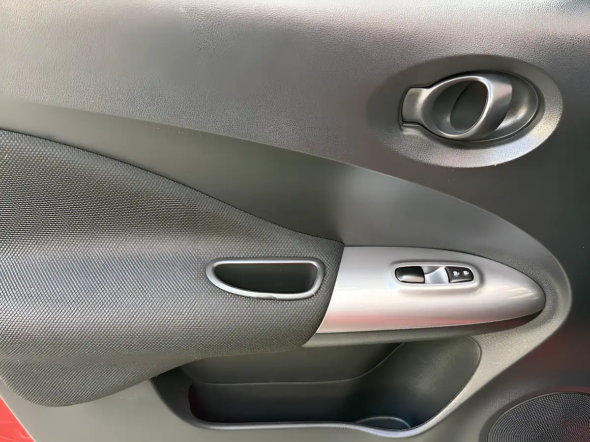 Used 2016 Nissan Juke Visia Red - Interior and Exterior details 17