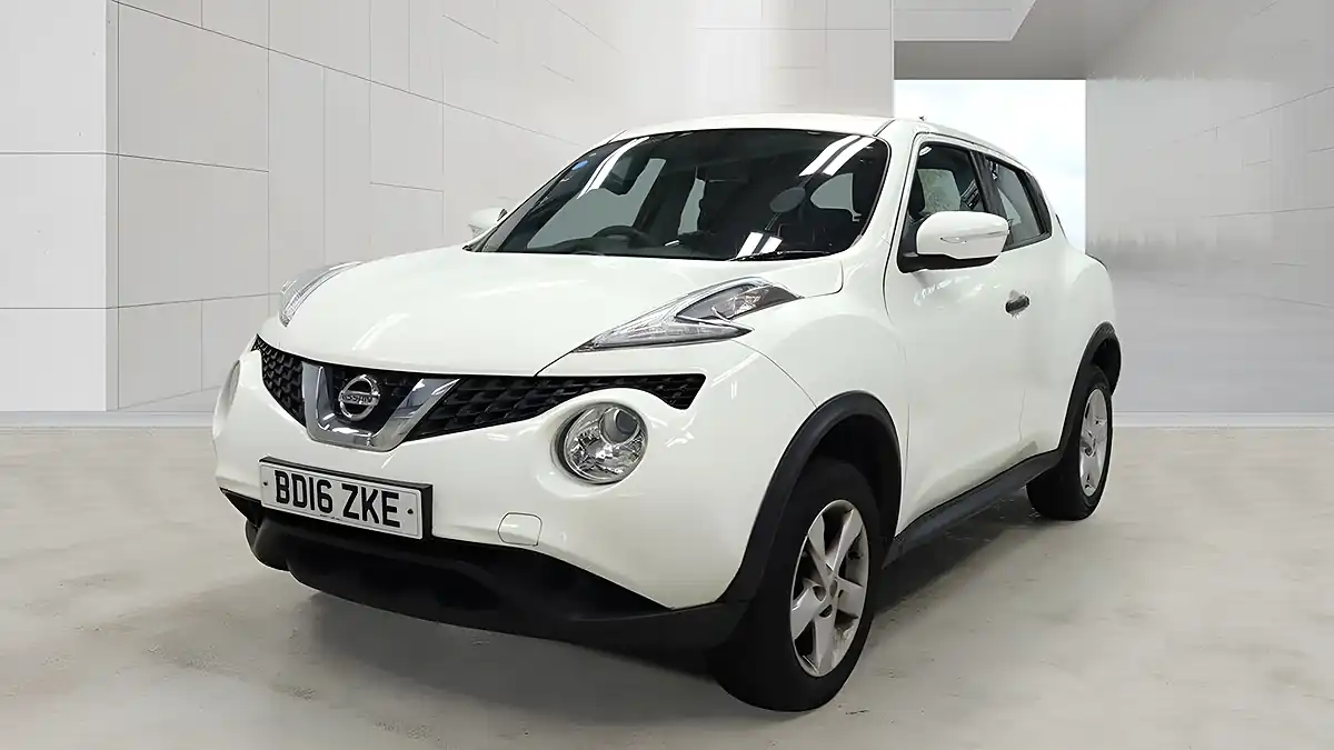 Used 2016 Nissan Juke Visia White - Interior and Exterior details 2