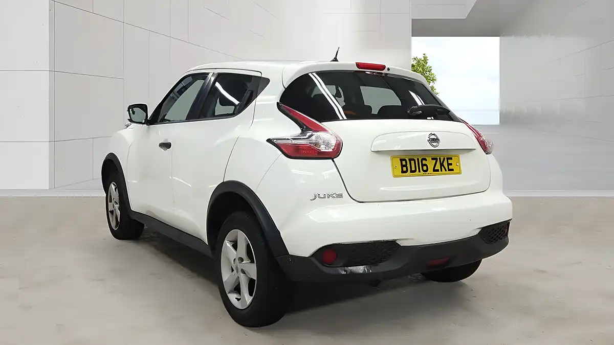 Used 2016 Nissan Juke Visia White - Interior and Exterior details 3