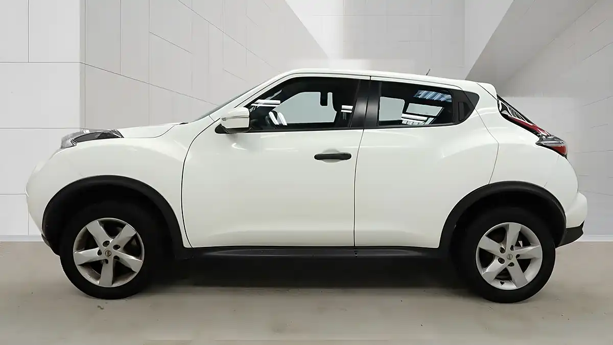Used 2016 Nissan Juke Visia White - Interior and Exterior details 5