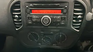 Used 2016 Nissan Juke Visia White - Interior and Exterior details 9