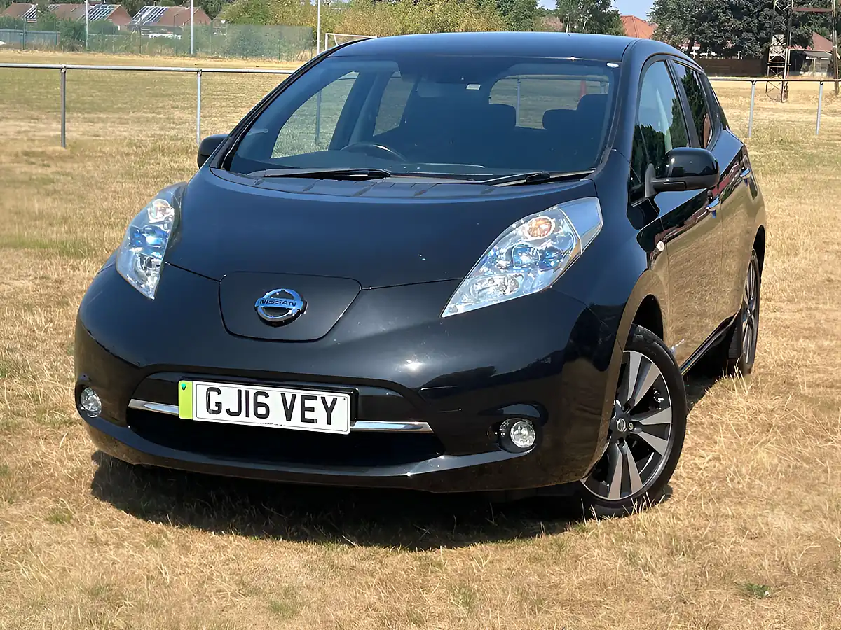 Used 2016 Nissan Leaf Tekna Black - Front View