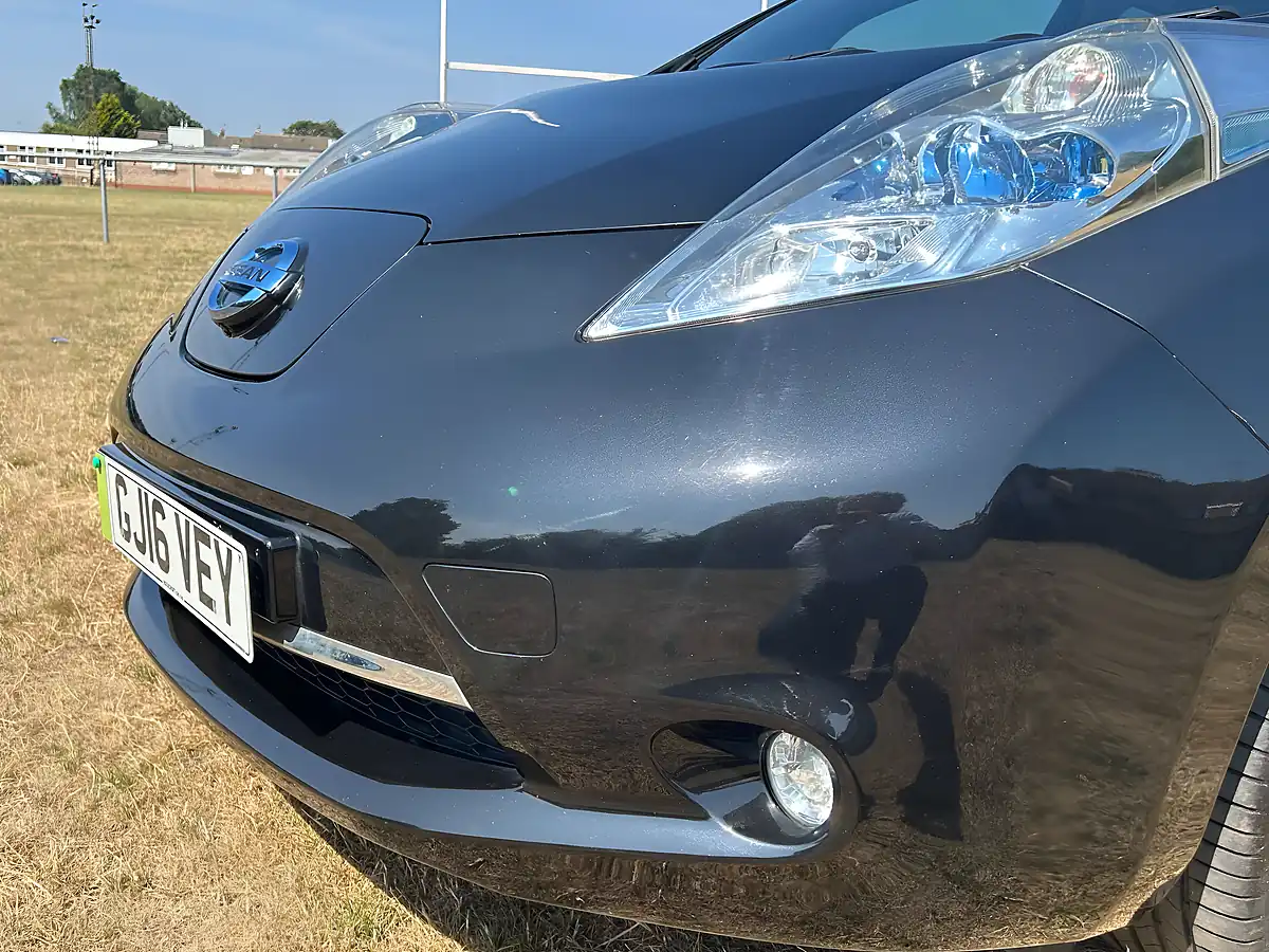 Used 2016 Nissan Leaf Tekna Black - Interior and Exterior details 11