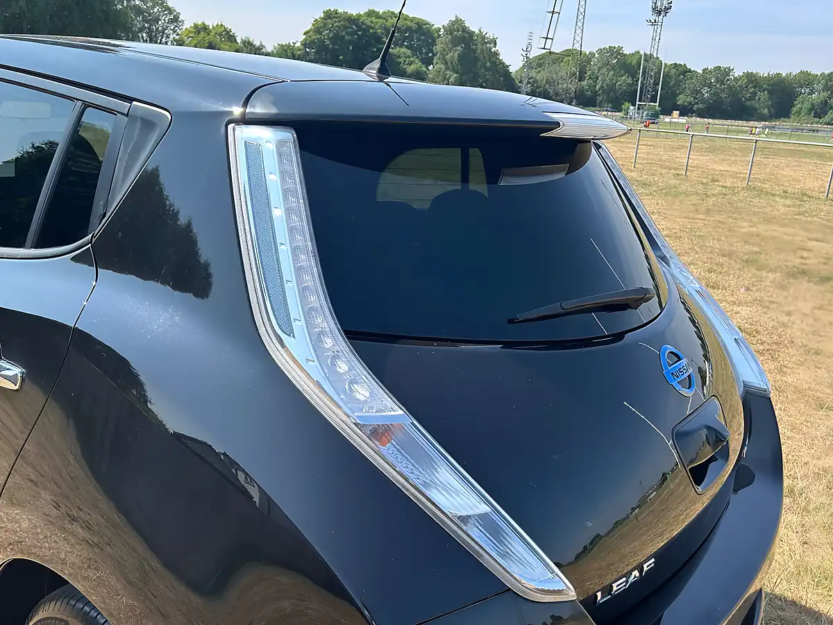 Used 2016 Nissan Leaf Tekna Black - Interior and Exterior details 12
