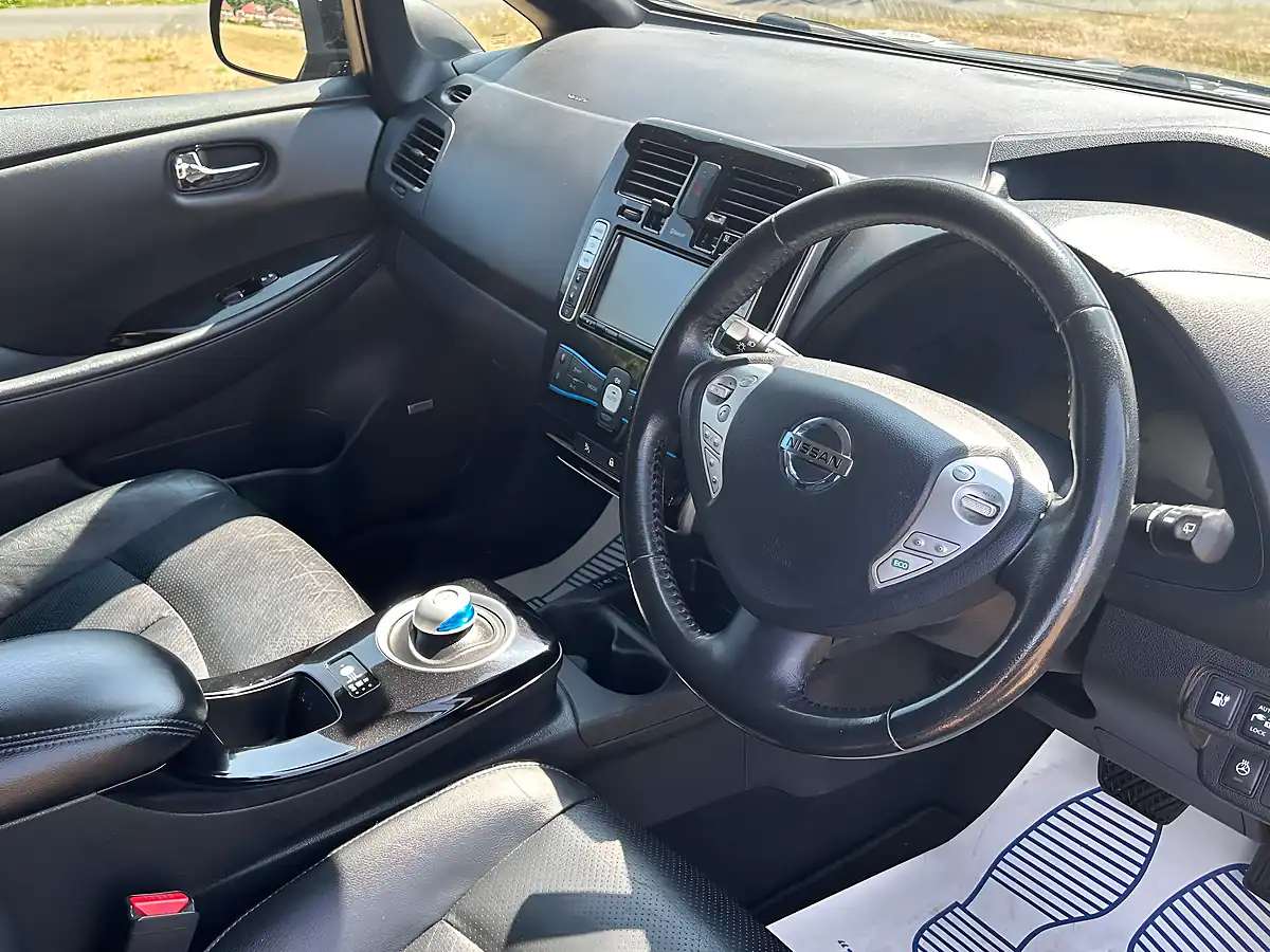 Used 2016 Nissan Leaf Tekna Black - Interior and Exterior details 17