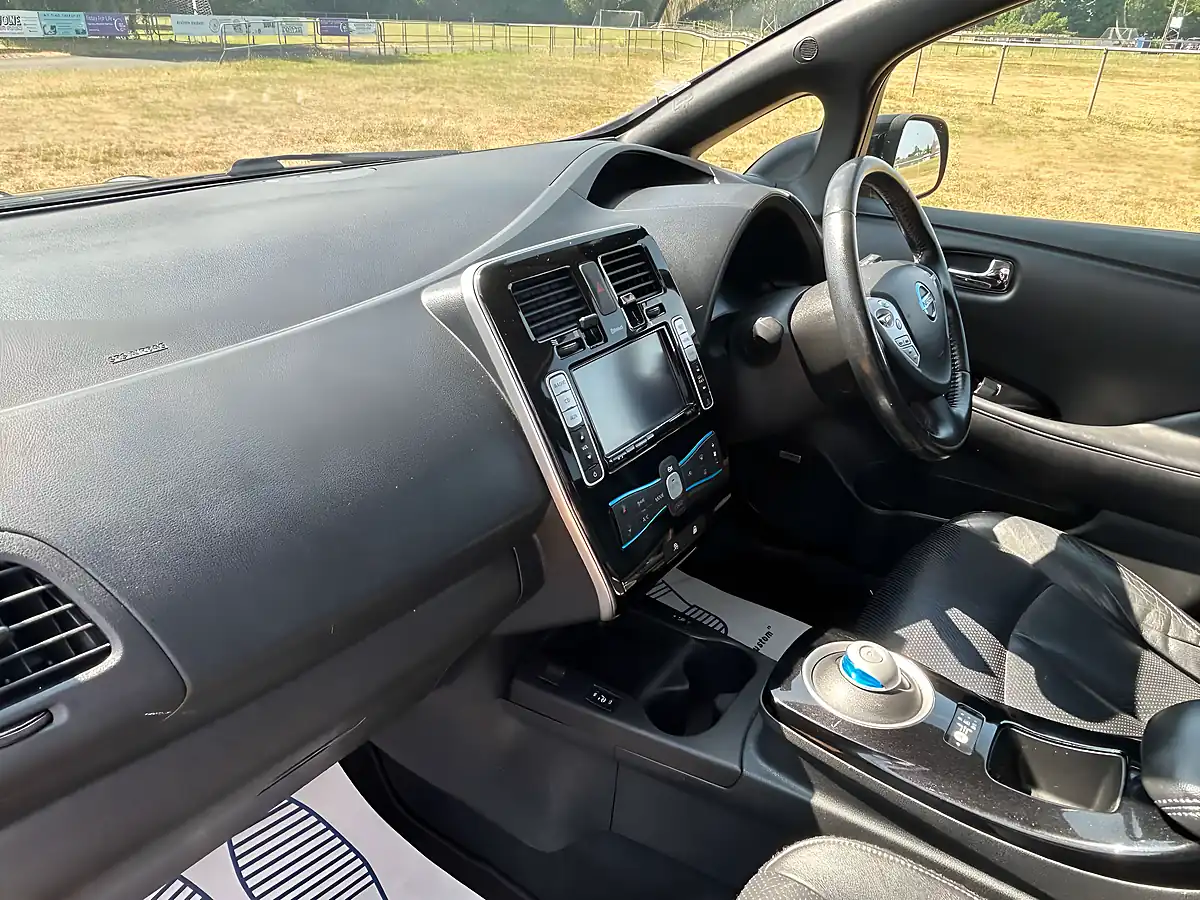 Used 2016 Nissan Leaf Tekna Black - Interior and Exterior details 18