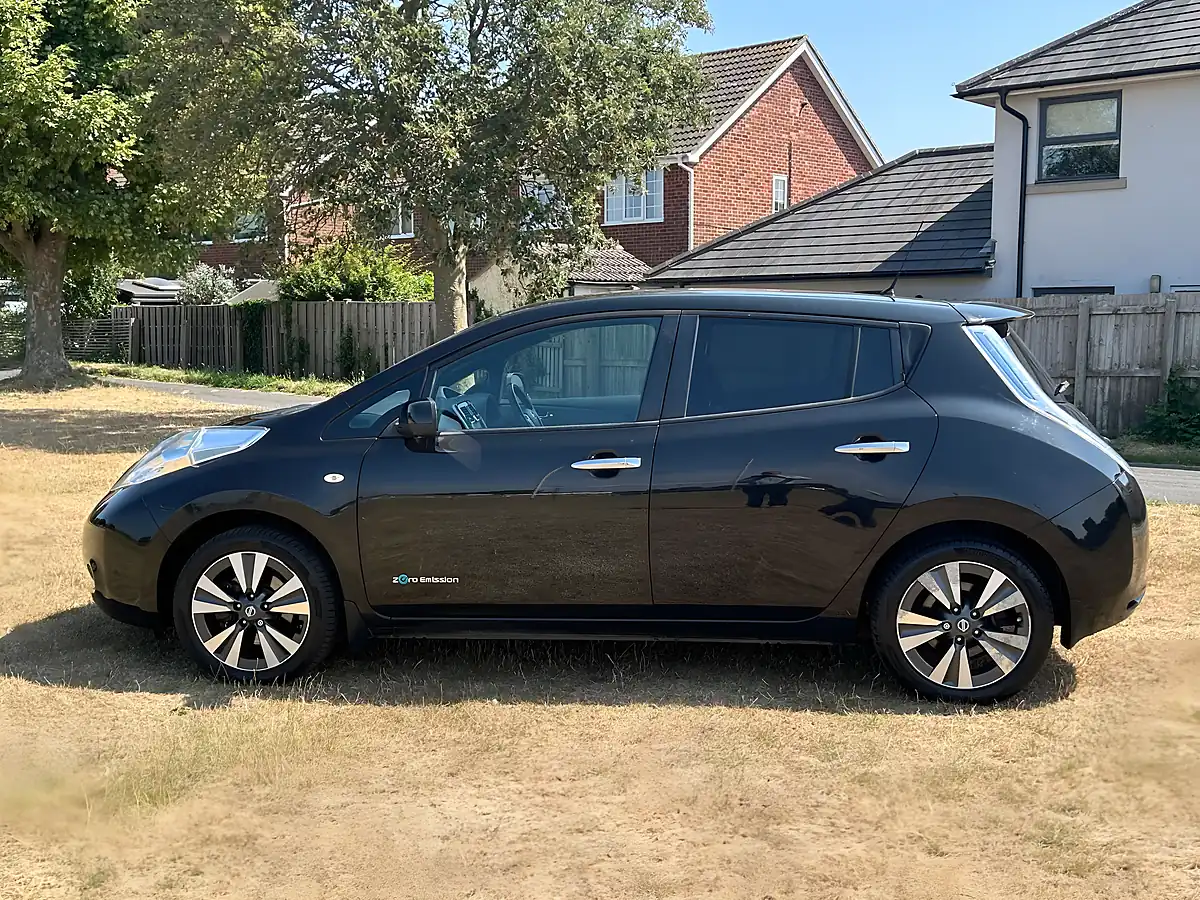 Used 2016 Nissan Leaf Tekna Black - Interior and Exterior details 7