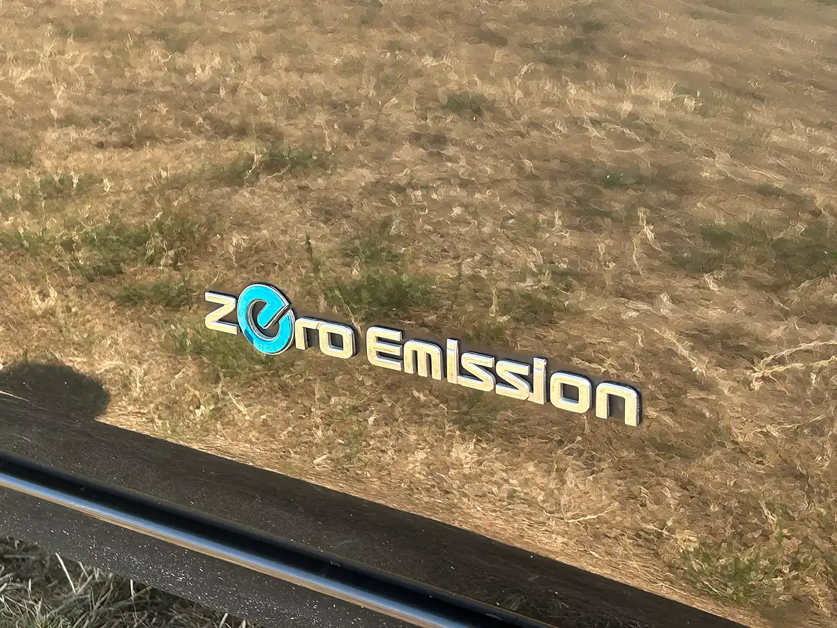 Used 2016 Nissan Leaf Tekna Black - Interior and Exterior details 9