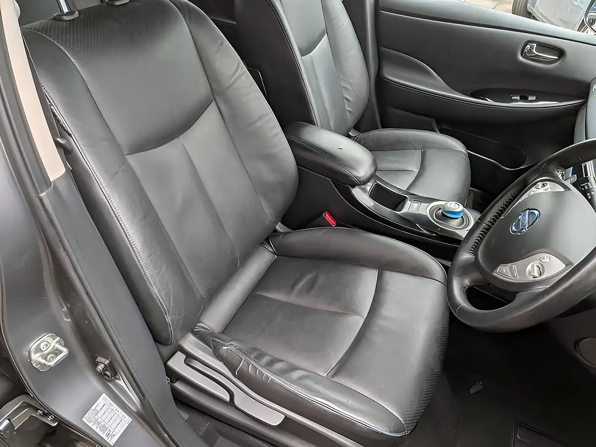 Used 2016 Nissan Leaf Tekna Grey - Interior and Exterior details 11