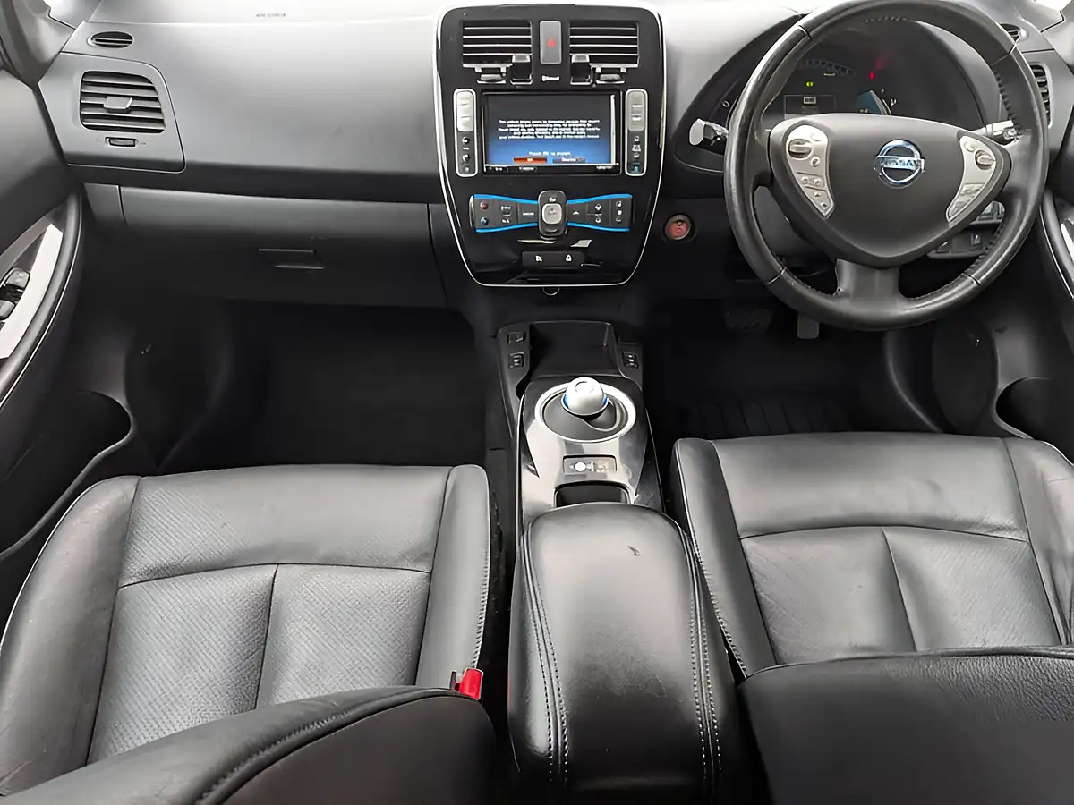 Used 2016 Nissan Leaf Tekna Grey - Interior and Exterior details 12